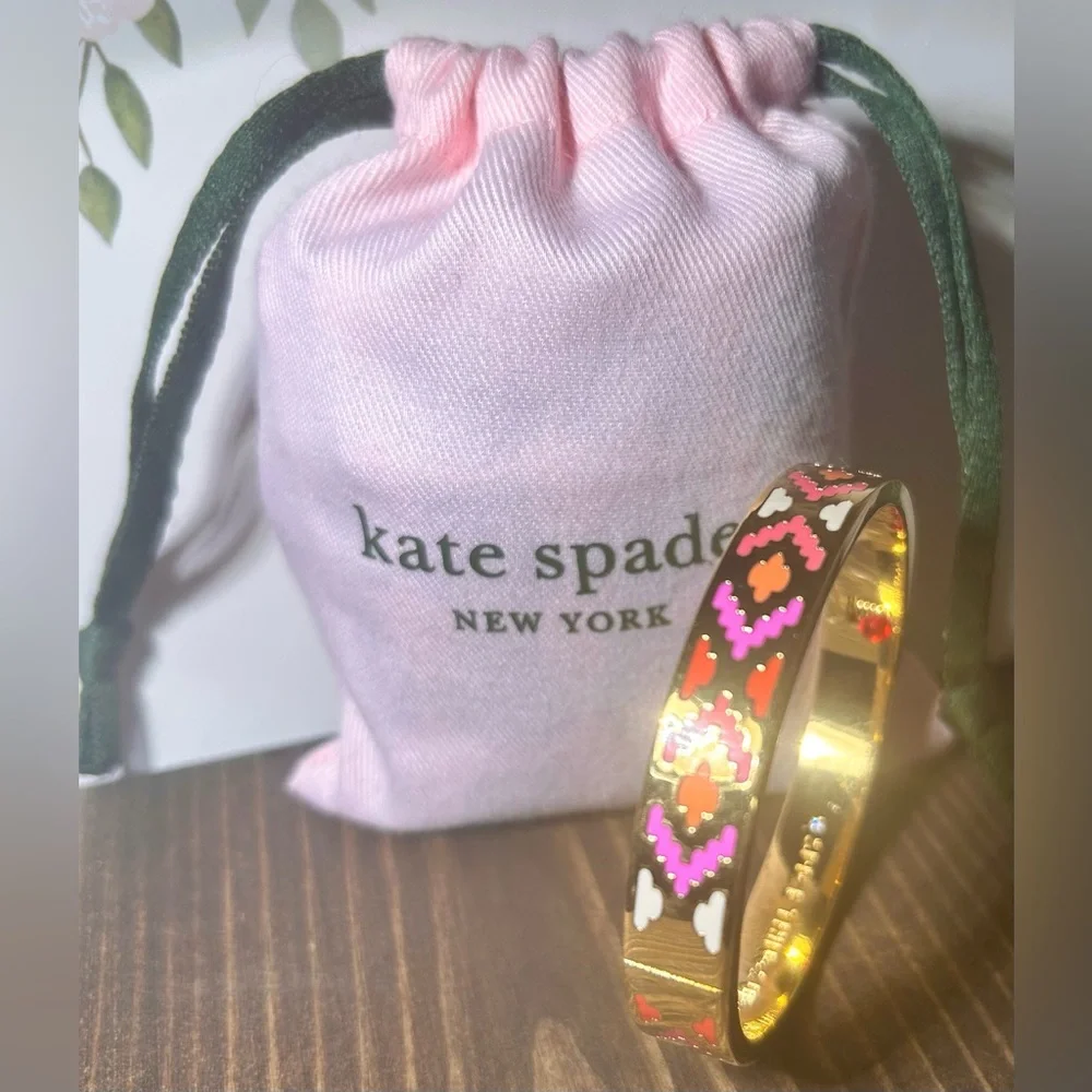 Kate Spade “Spice Things Up” Gold Bracelet with Pink & Green Duster Bag - Picture 1 of 7